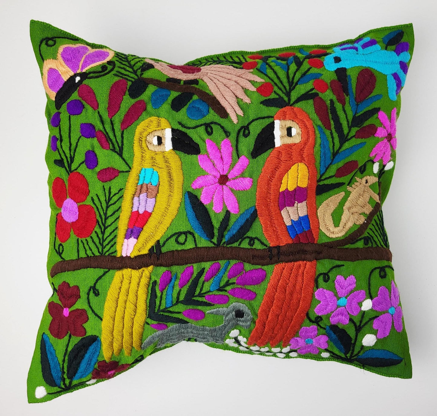 Kissen mit Tiermuster, handbestickt und gewebt in Mexiko von Indigenen Frauen