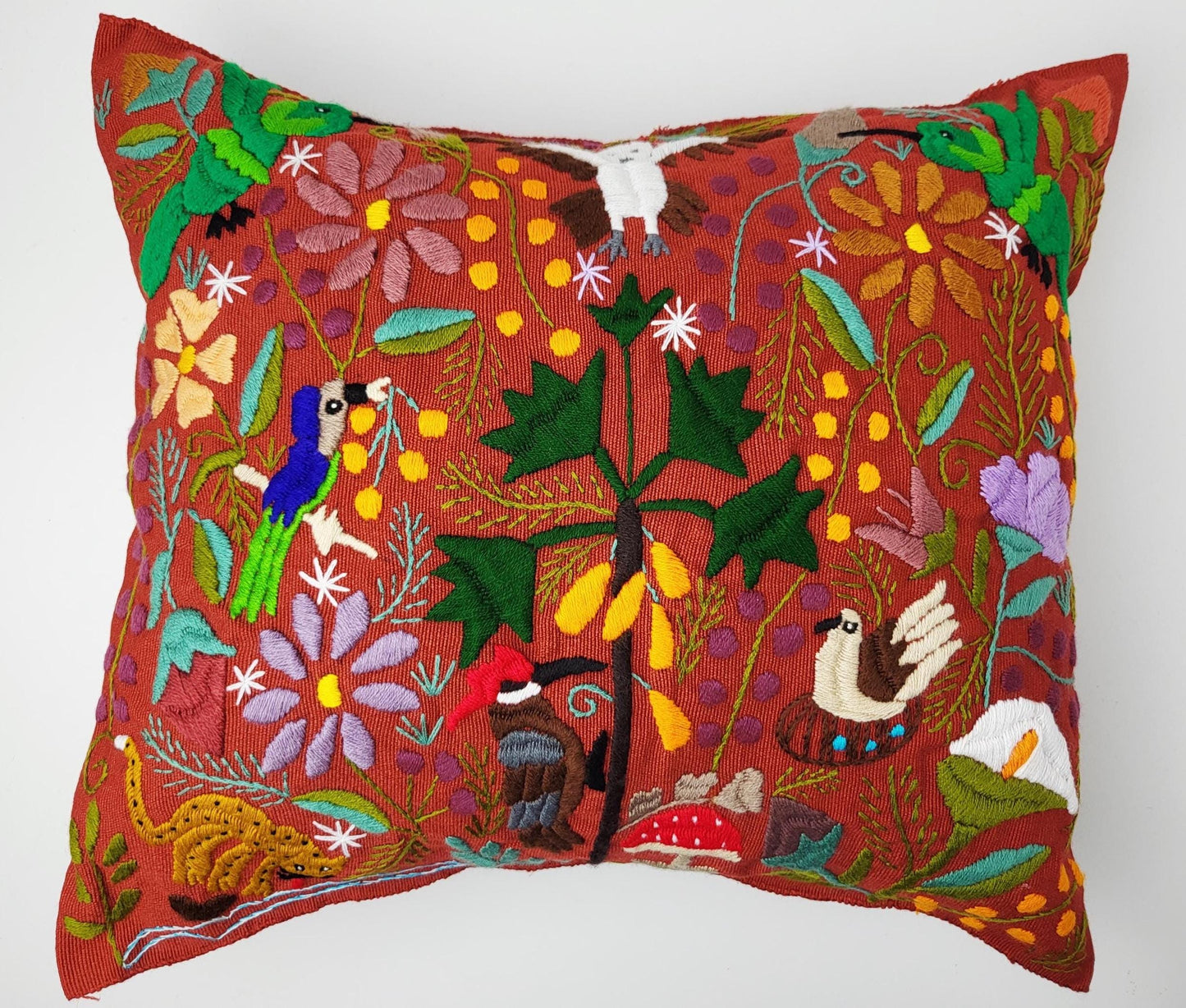Kissen mit Tiermuster, handbestickt und gewebt in Mexiko von Indigenen Frauen