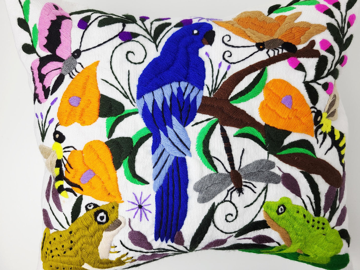 Mexikanischer handbestickter traditioneller Kissenbezug, Dekokissen mit Tiermuster, mexikanisches buntes Dekor
