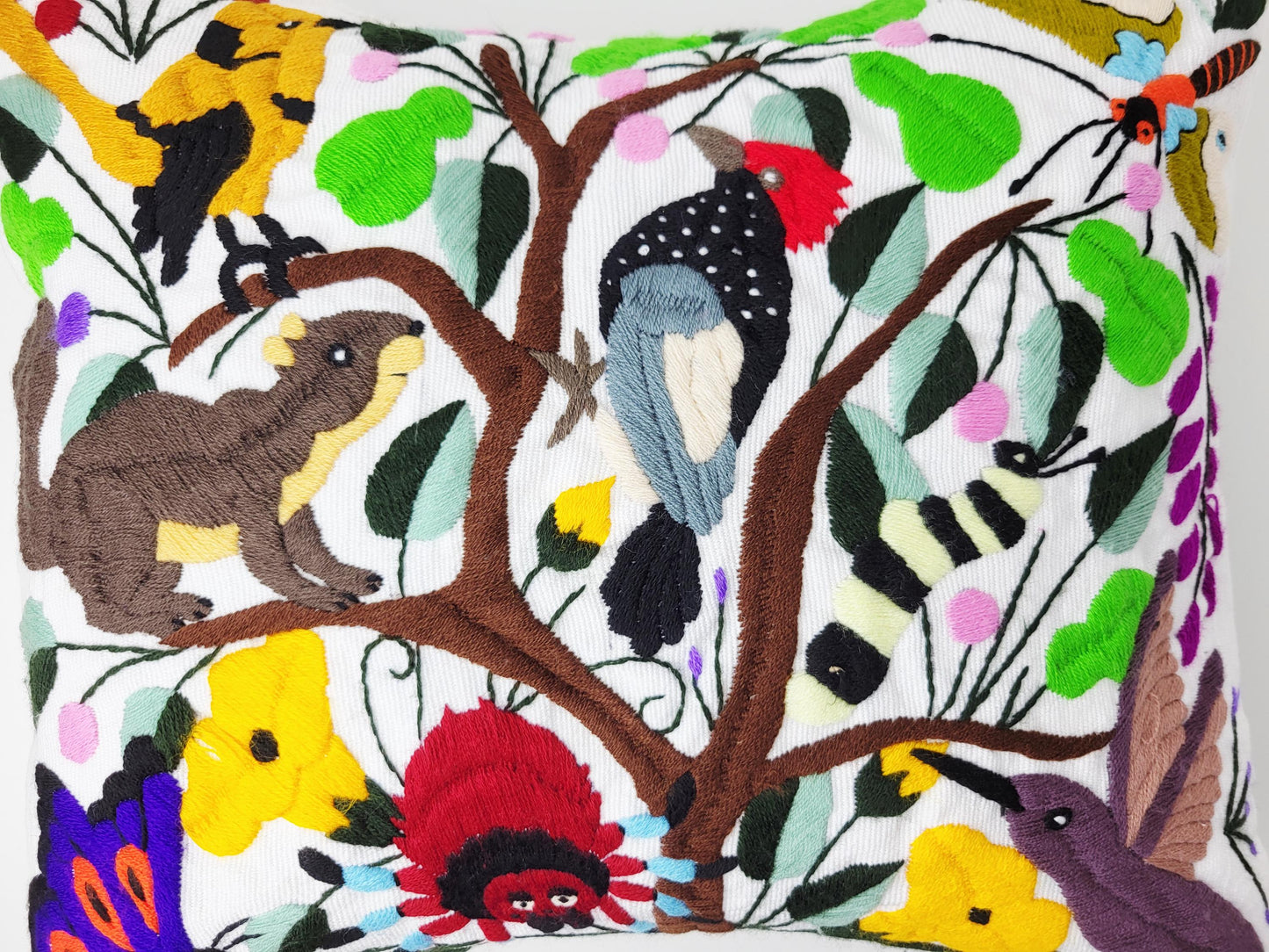 Mexikanischer handbestickter traditioneller Kissenbezug, Dekokissen mit Tiermuster, mexikanisches buntes Dekor