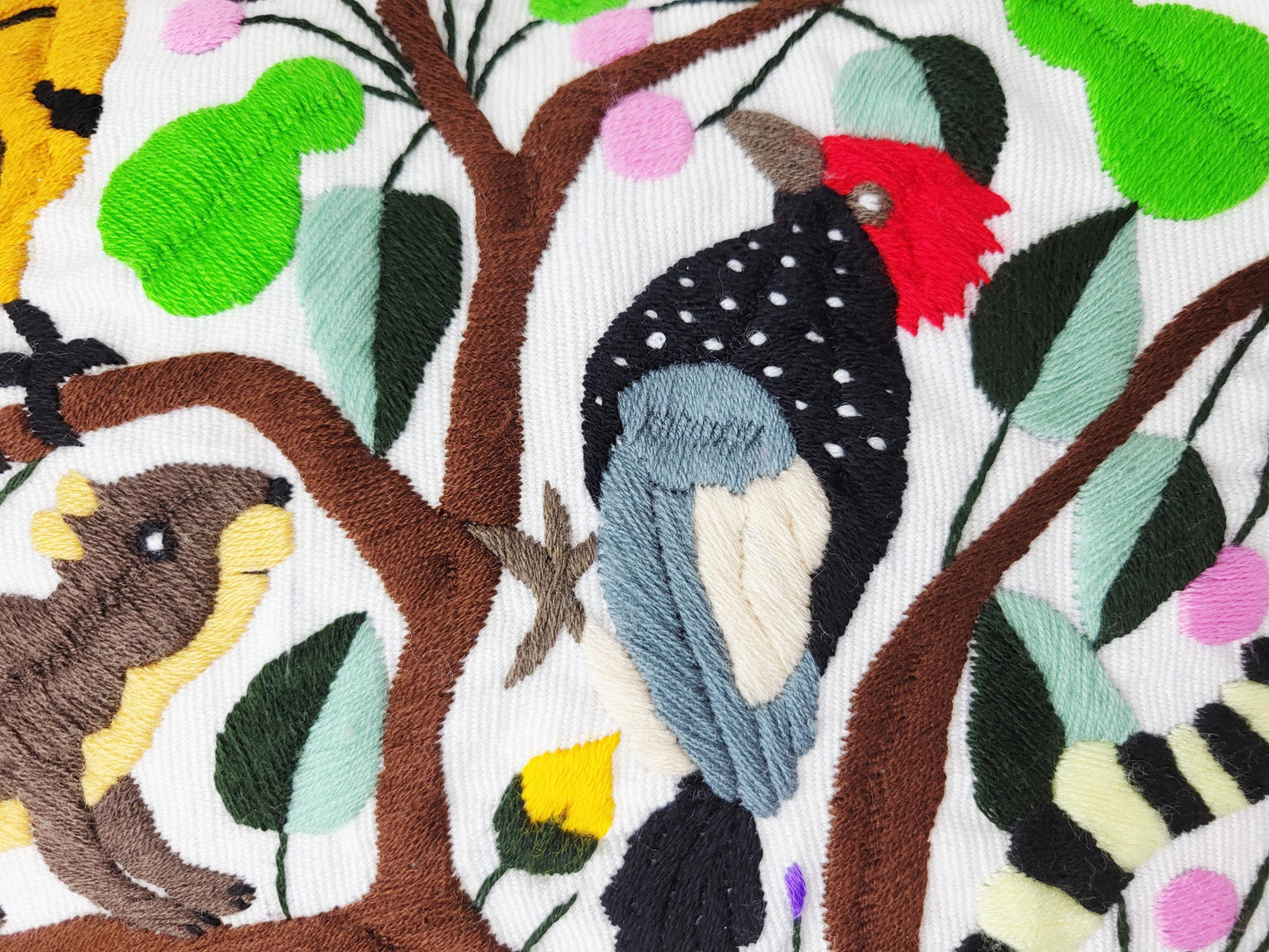 Mexikanischer handbestickter traditioneller Kissenbezug, Dekokissen mit Tiermuster, mexikanisches buntes Dekor