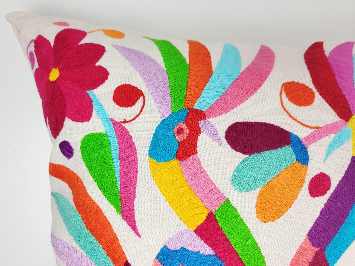 Mexikanischer handbestickter Kissenbezug aus Tenango de Doria Hidalgo, Otomi Kissen