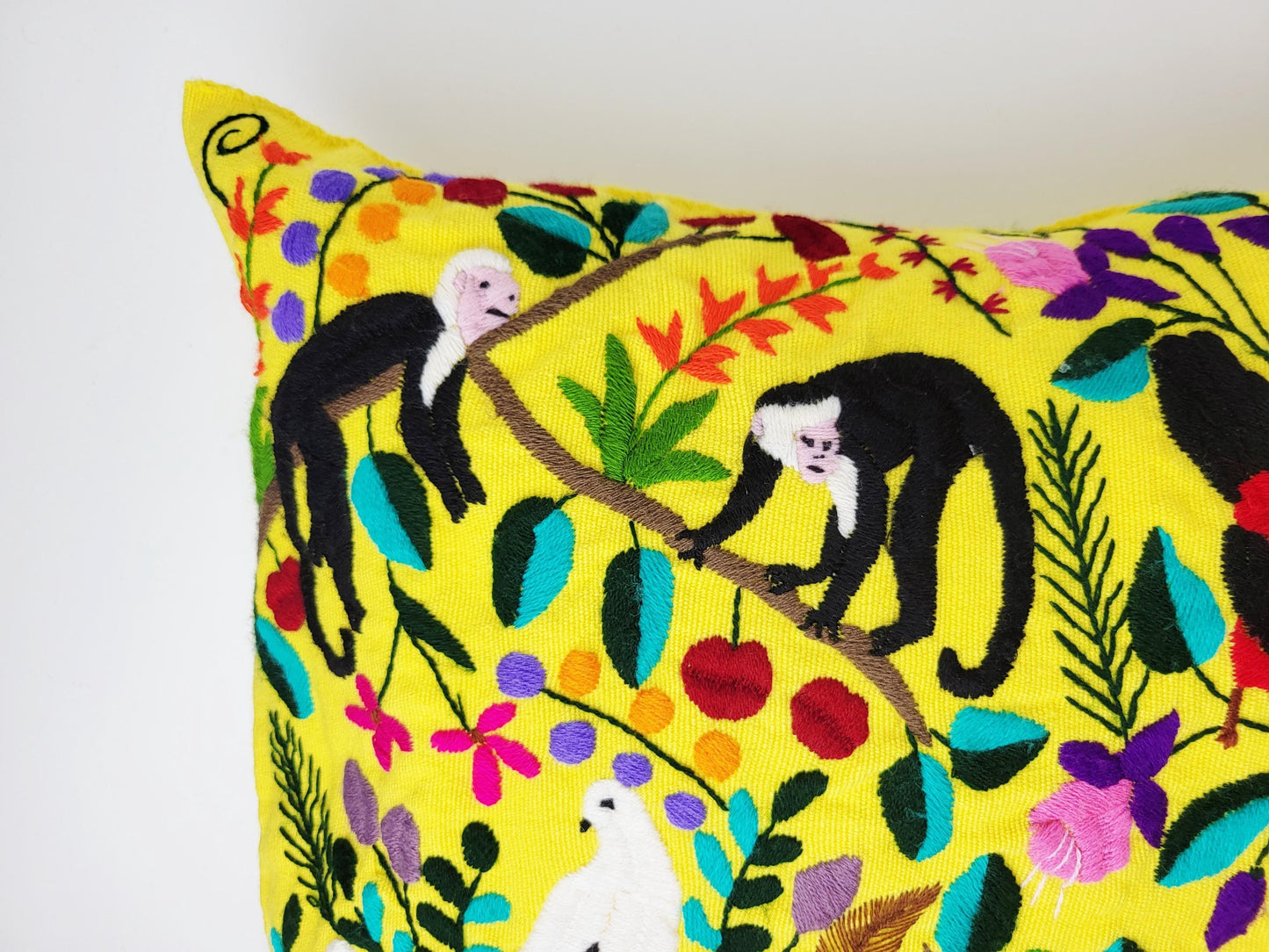 Handbestickter Kissenbezug Mexiko | Bunte Tiermuster | Fairtrade Dekokissen Chiapas | Unikat Maya Textilkunst | Boho Ethno Deko