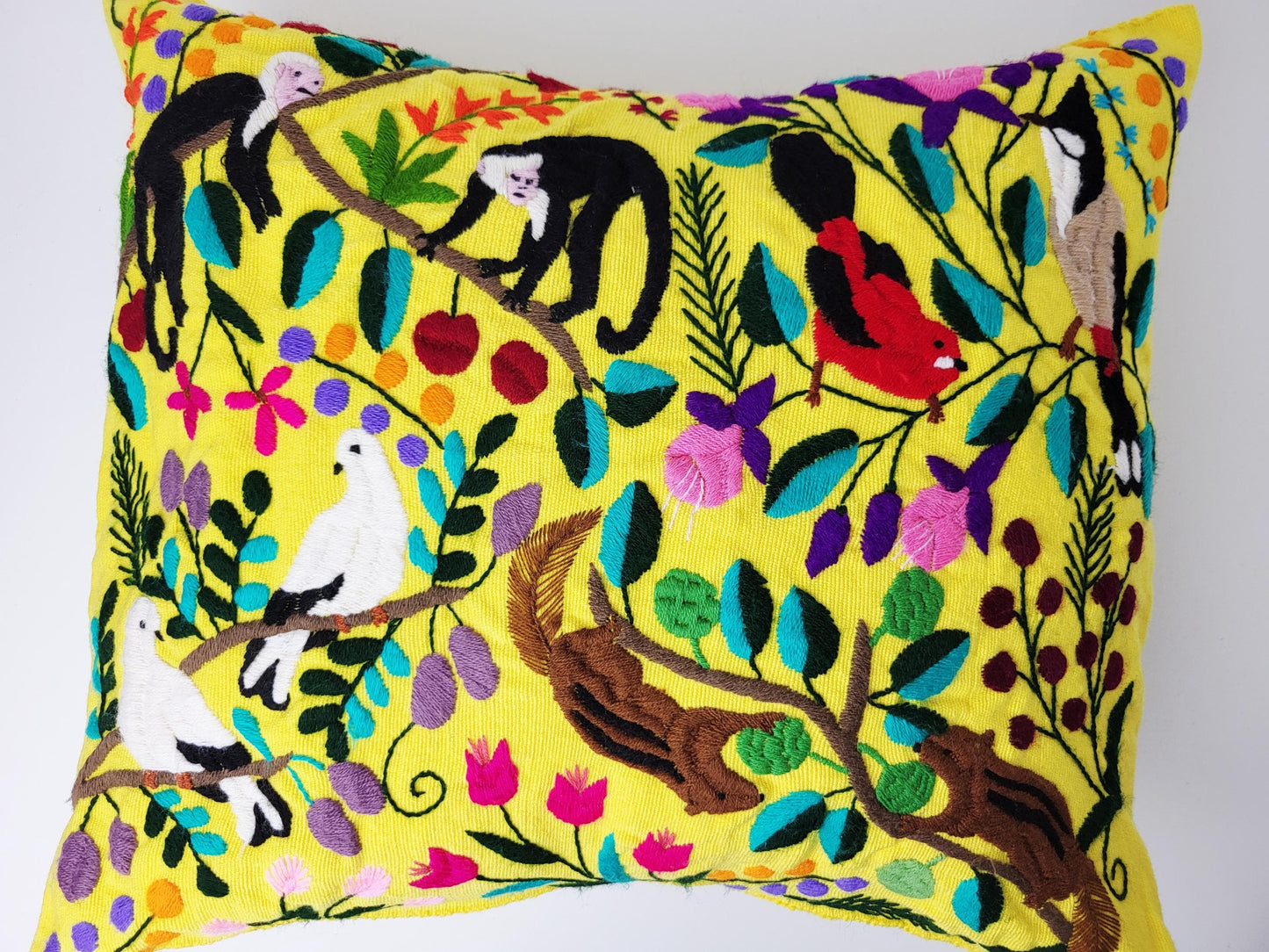 Handbestickter Kissenbezug Mexiko | Bunte Tiermuster | Fairtrade Dekokissen Chiapas | Unikat Maya Textilkunst | Boho Ethno Deko