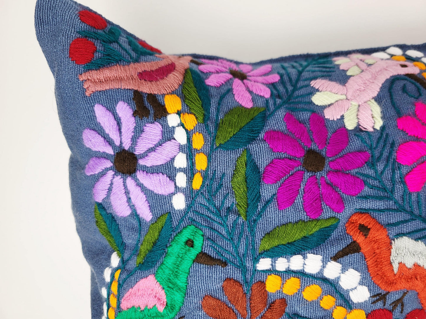 Handbestickter Kissenbezug Mexiko | Bunte Tiermuster | Fairtrade Dekokissen Chiapas | Unikat Maya Textilkunst | Boho Ethno Deko