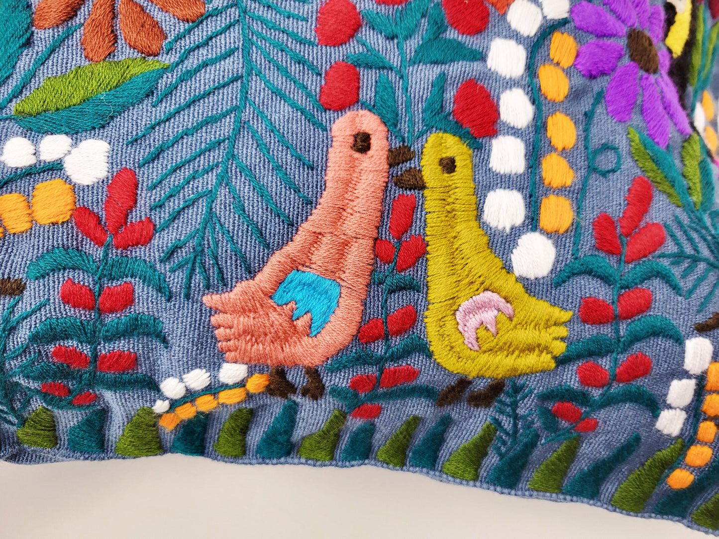 Handbestickter Kissenbezug Mexiko | Bunte Tiermuster | Fairtrade Dekokissen Chiapas | Unikat Maya Textilkunst | Boho Ethno Deko