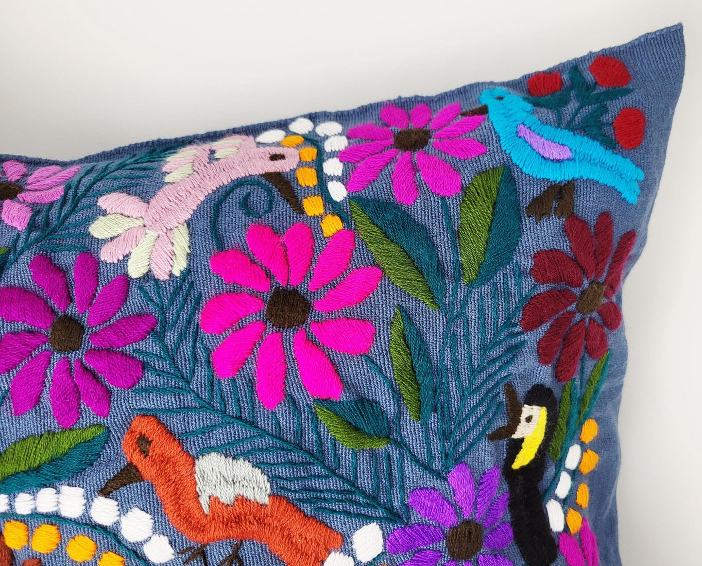 Handbestickter Kissenbezug Mexiko | Bunte Tiermuster | Fairtrade Dekokissen Chiapas | Unikat Maya Textilkunst | Boho Ethno Deko