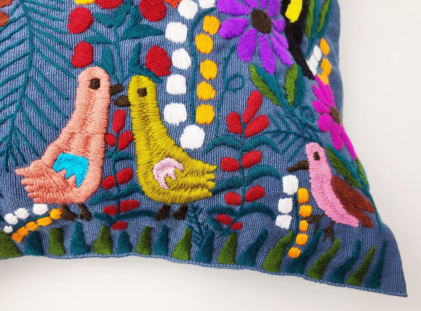 Handbestickter Kissenbezug Mexiko | Bunte Tiermuster | Fairtrade Dekokissen Chiapas | Unikat Maya Textilkunst | Boho Ethno Deko