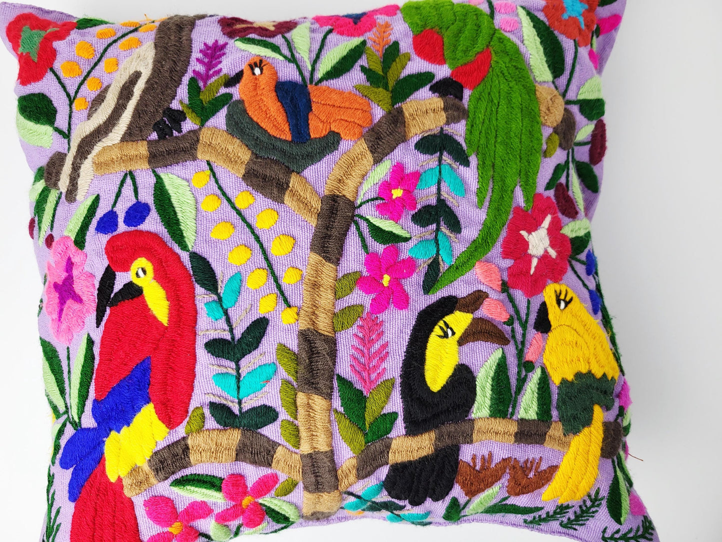 Handgewebtes & Handbesticktes Dekokissen aus Mexiko – Direkt von Maya-Kunsthandwerkerinnen