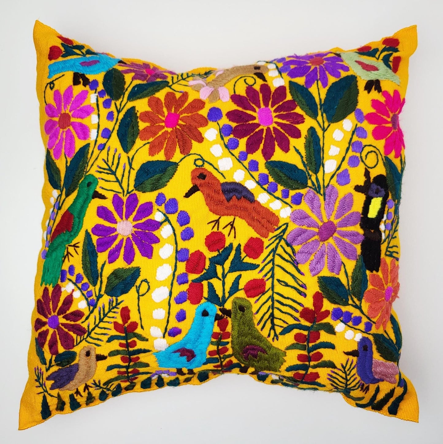 Besticktes und gewebtes Kissen aus Mexiko, Kissenhülle mit Tiermuster aus Mexiko