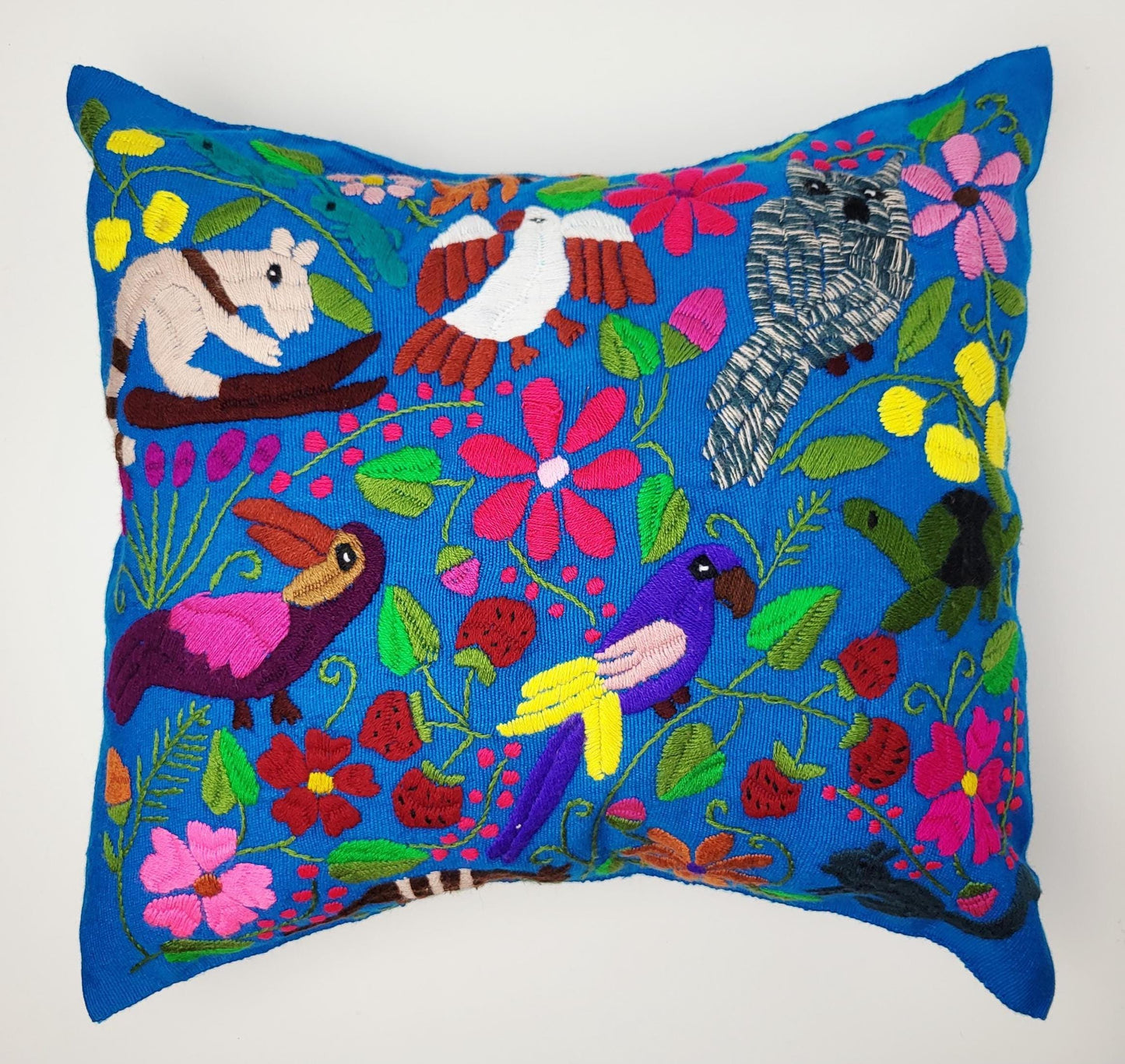 Besticktes und gewebtes Kissen aus Mexiko, Kissenhülle mit Tiermuster aus Mexiko
