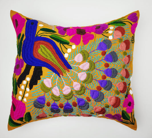 Besticktes und gewebtes Kissen aus Mexiko, Kissenhülle mit Tiermuster aus Mexiko