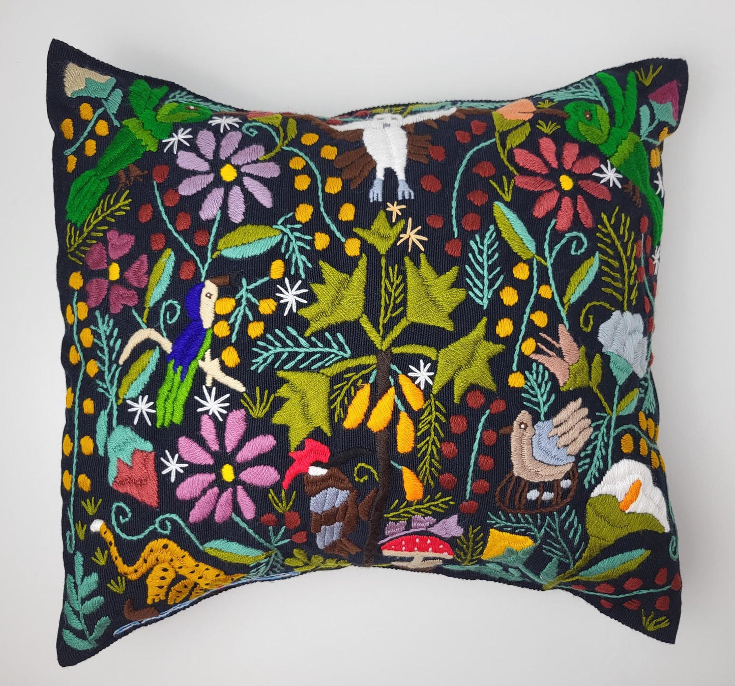 Mexikanischer handbestickter Kissenbezug mit Tiermuster