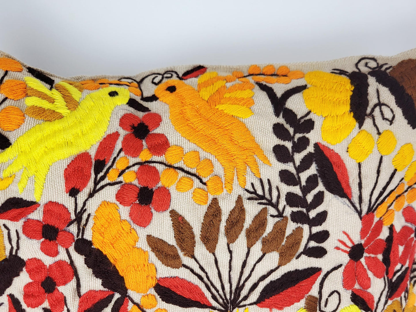 Mexikanischer handbestickter Kissenbezug mit Tiermuster