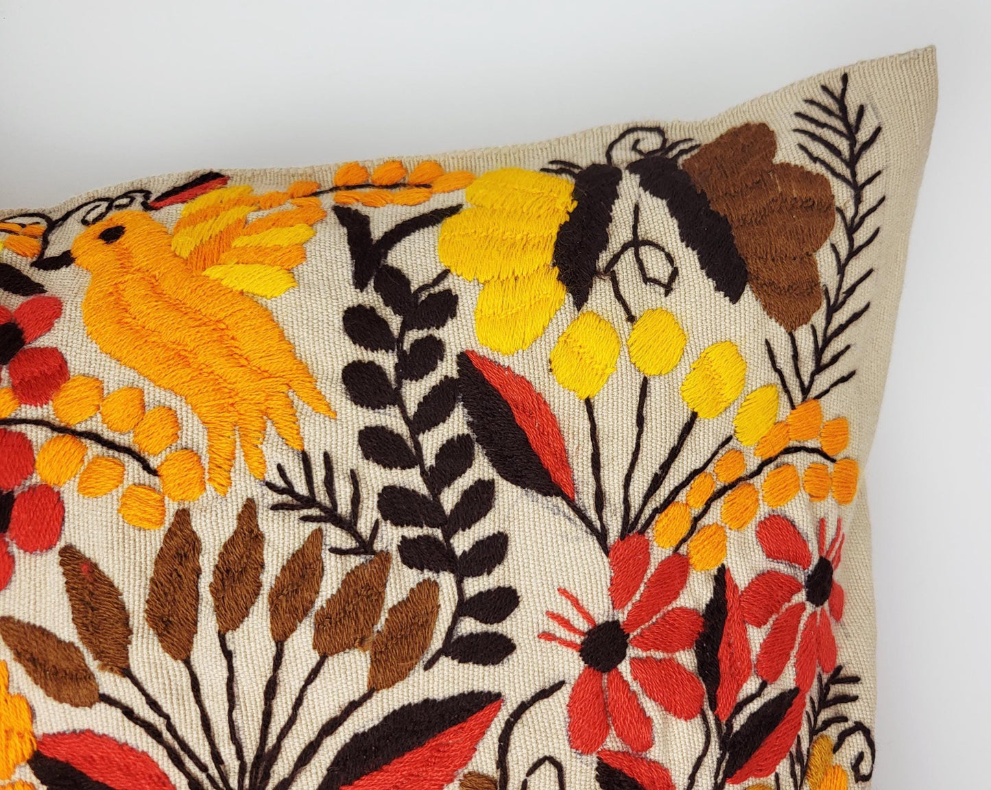 Mexikanischer handbestickter Kissenbezug mit Tiermuster