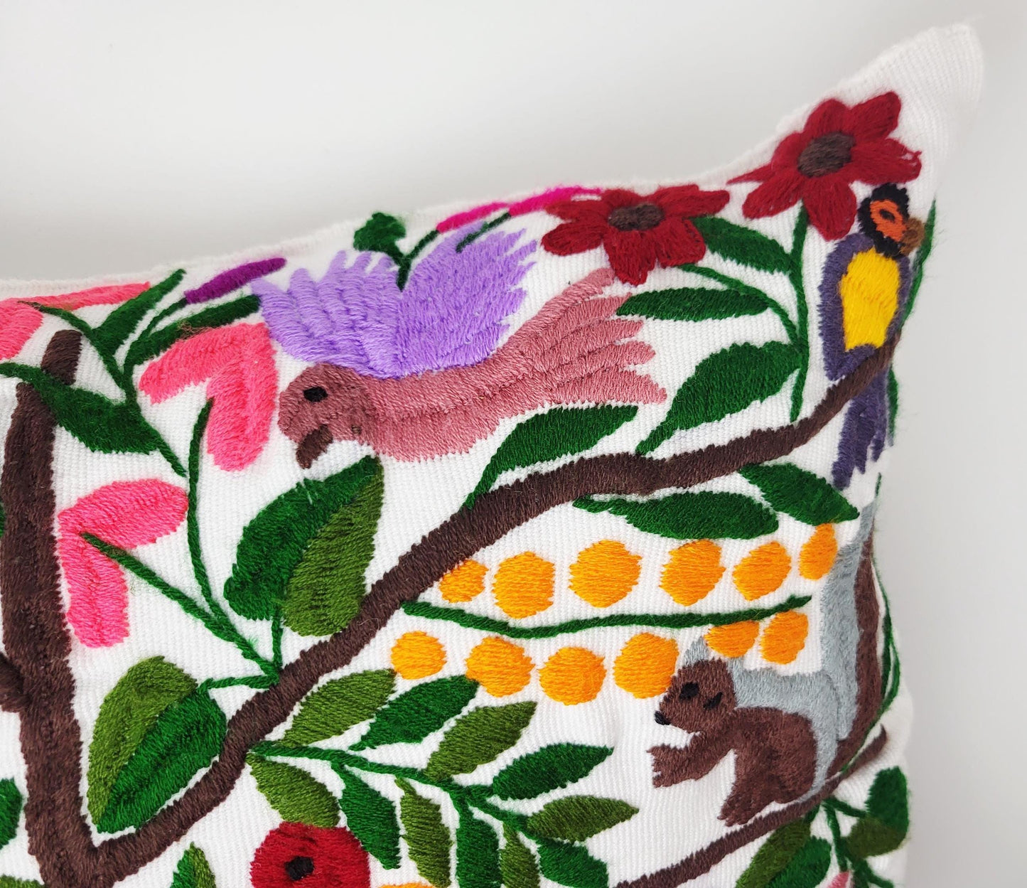 Mexikanischer handbestickter Kissenbezug mit Tiermuster