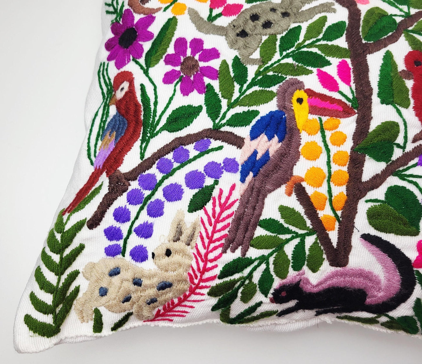 Mexikanischer handbestickter Kissenbezug mit Tiermuster