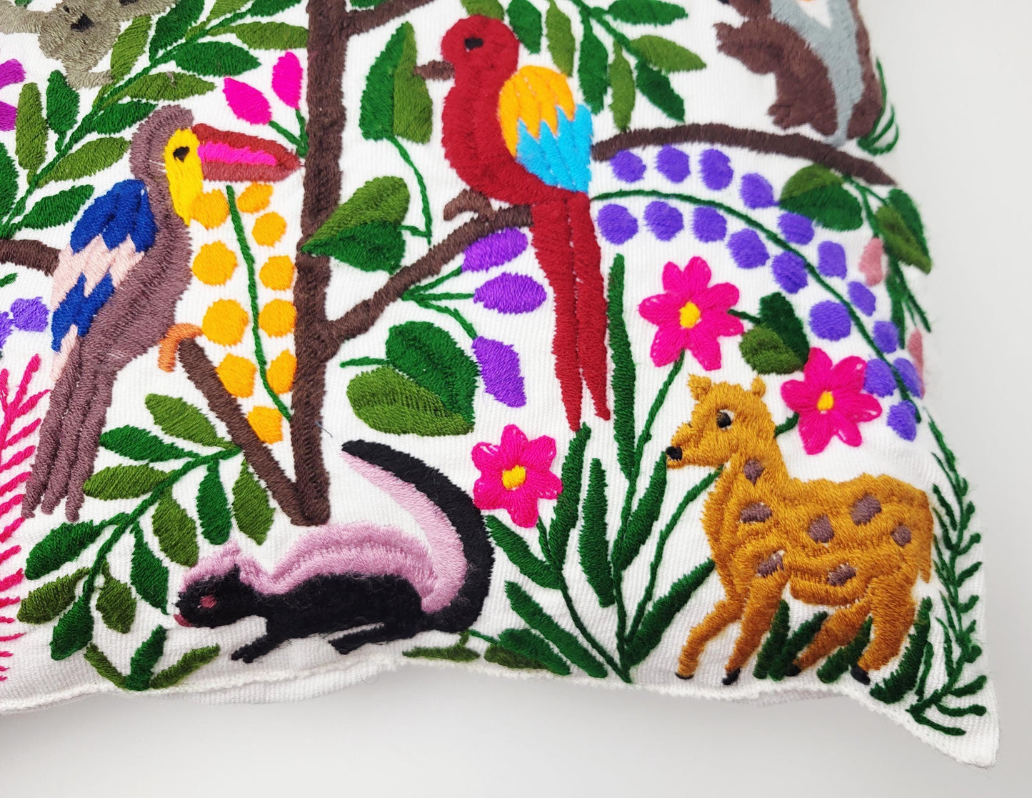 Mexikanischer handbestickter Kissenbezug mit Tiermuster
