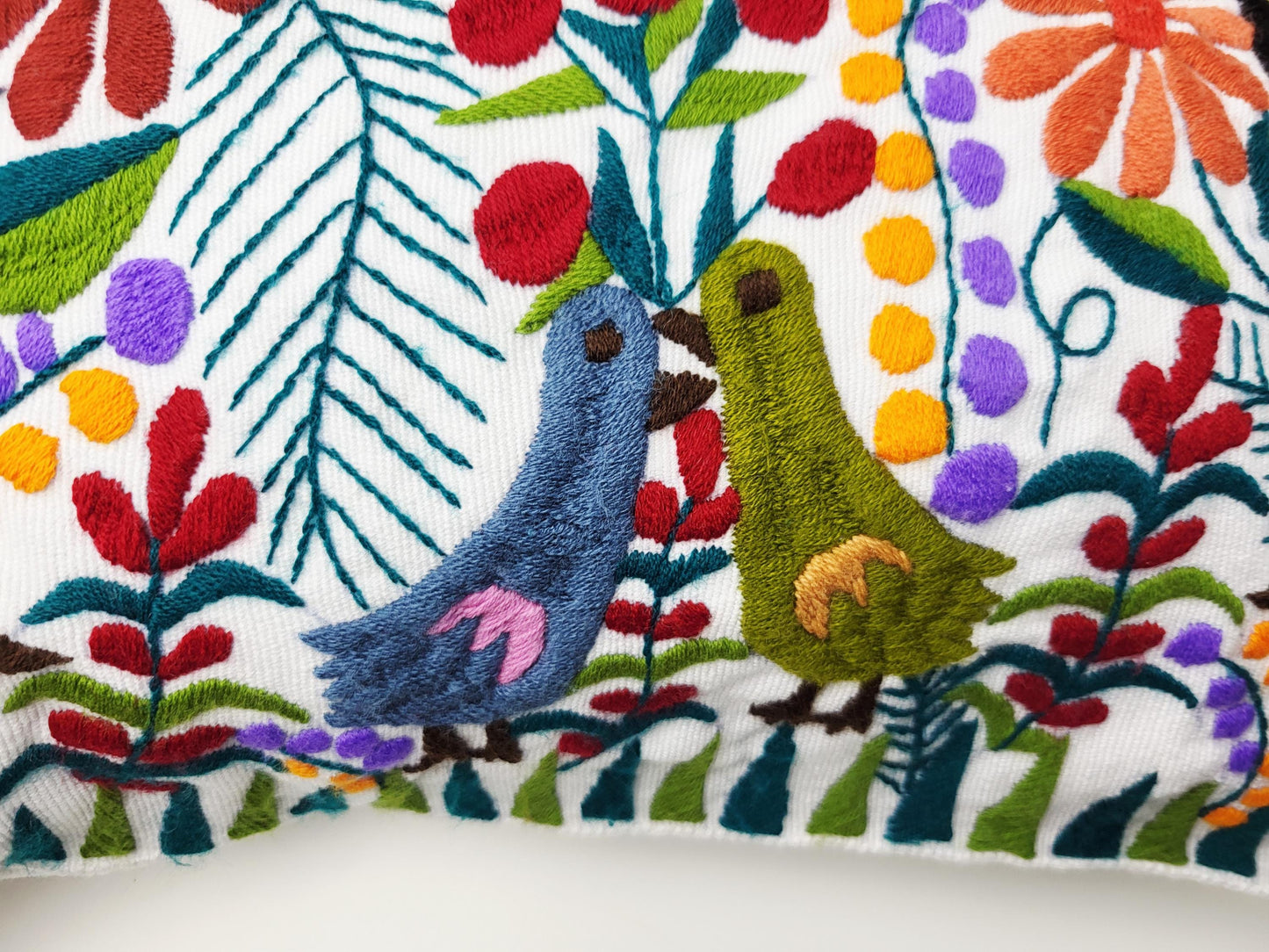 handbestickte und gewebte Kissenhülle, Kissenhülle mit Tiermuster