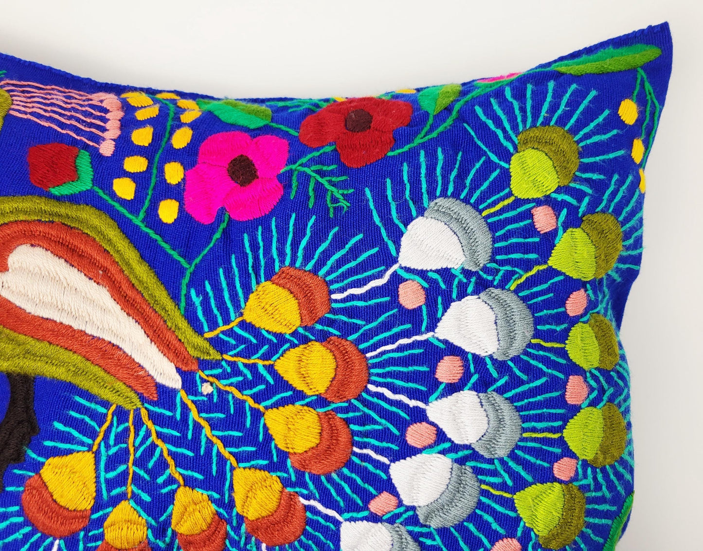 handbestickte und gewebte Kissenhülle, Kissenhülle mit Tiermuster