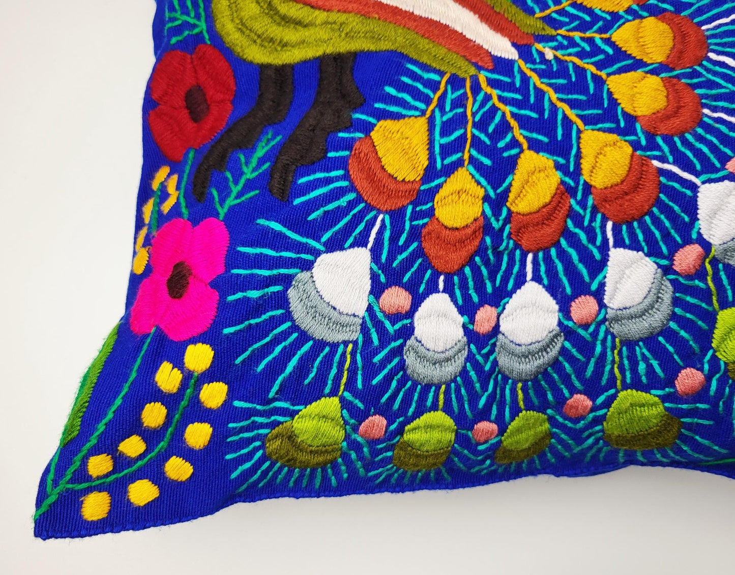 handbestickte und gewebte Kissenhülle, Kissenhülle mit Tiermuster