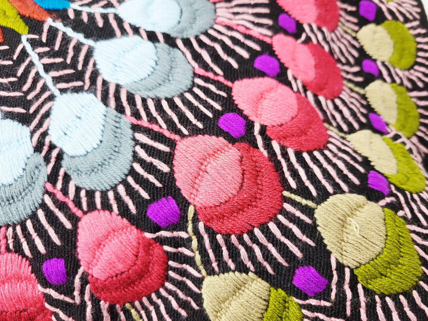 Handbestickter mexikanischer Kissenbezug - Authentisches Kunsthandwerk aus Chiapas