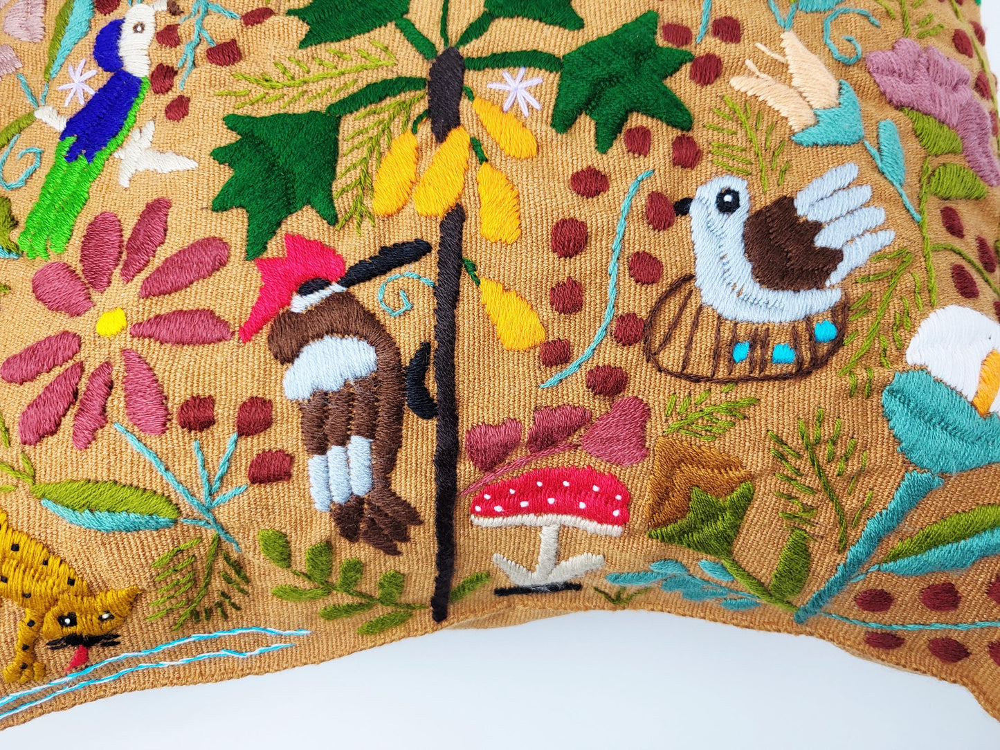 handbestickte und gewebte Kissenhülle, Kissenhülle mit Tiermuster