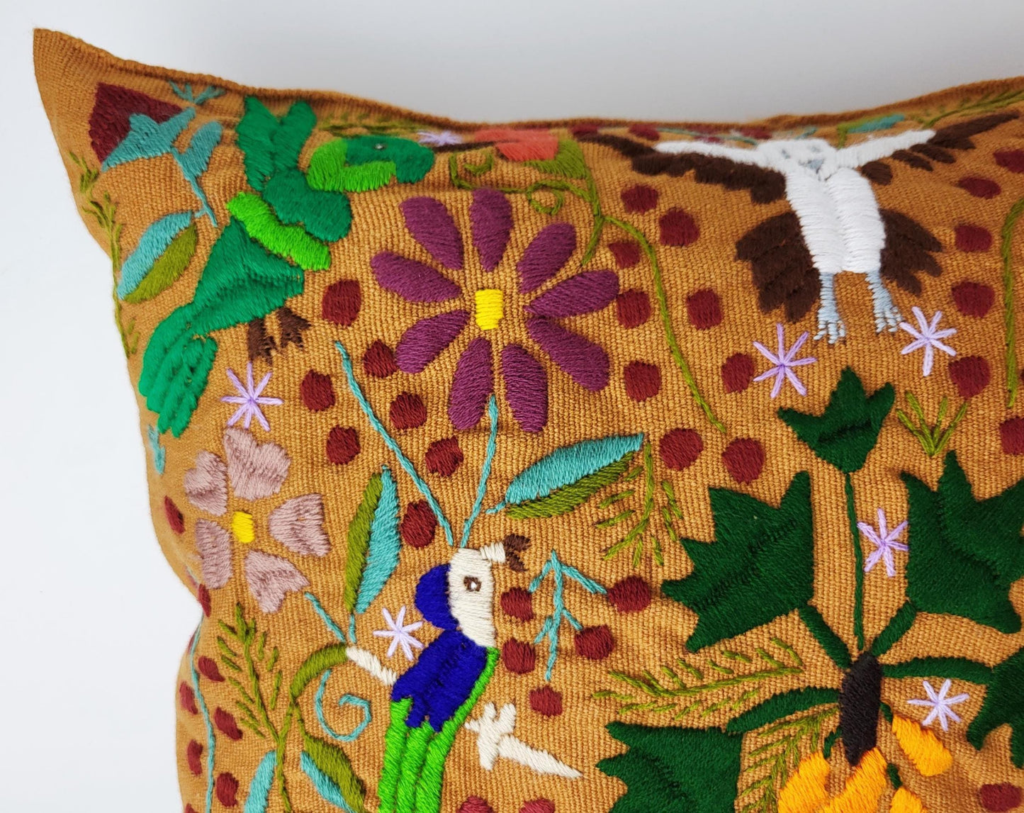 handbestickte und gewebte Kissenhülle, Kissenhülle mit Tiermuster