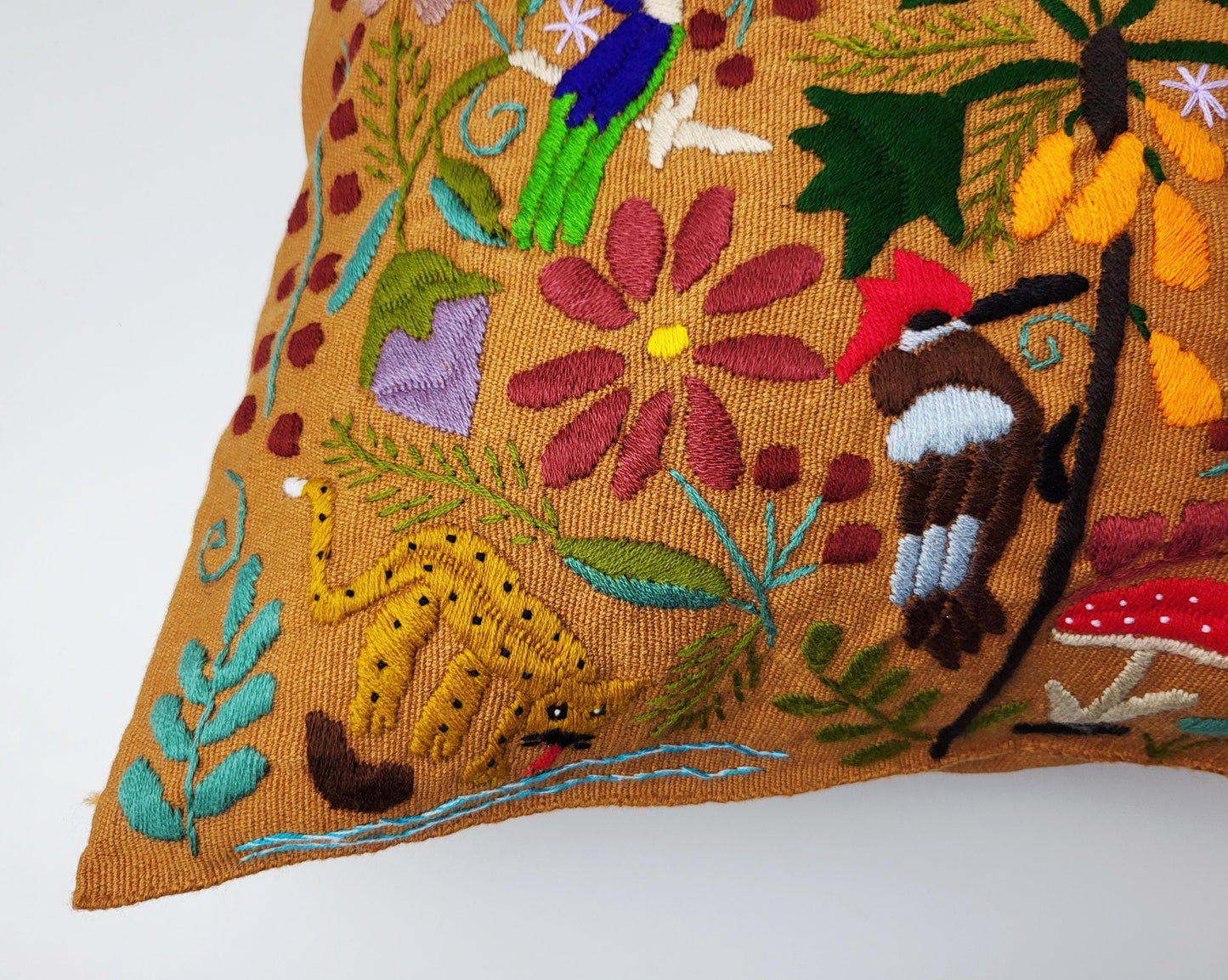 handbestickte und gewebte Kissenhülle, Kissenhülle mit Tiermuster
