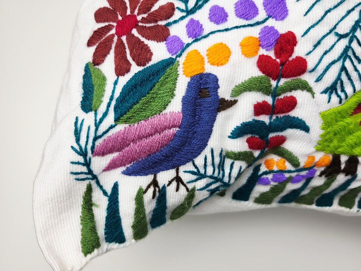 handbestickte und gewebte Kissenhülle, Kissenhülle mit Tiermuster