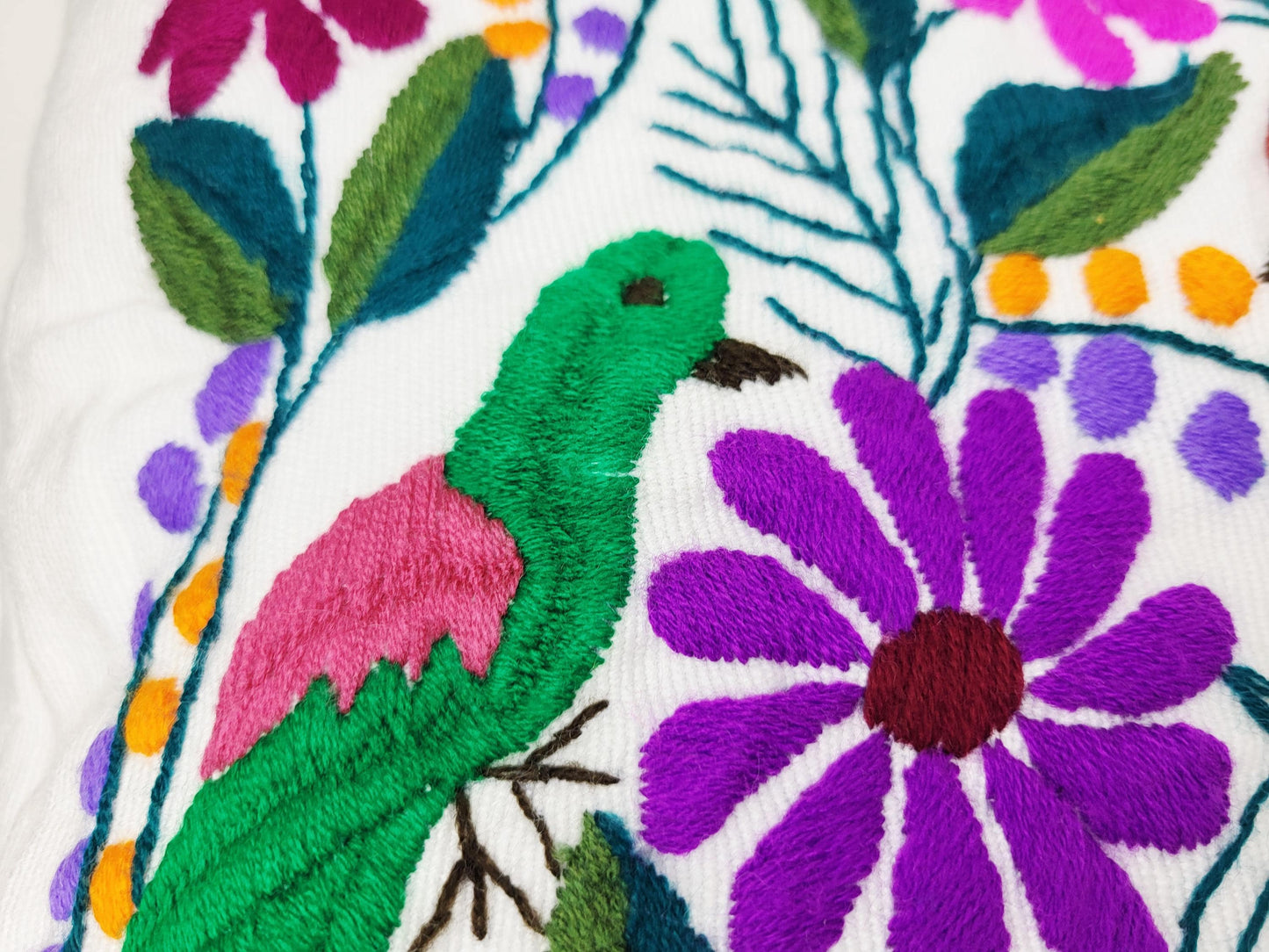 handbestickte und gewebte Kissenhülle, Kissenhülle mit Tiermuster