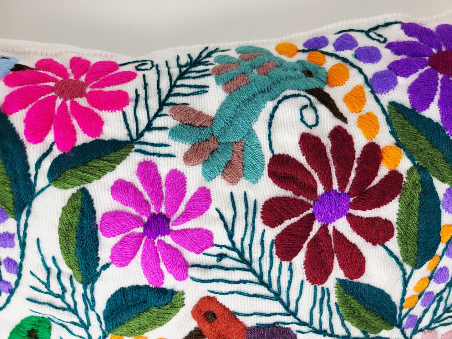 handbestickte und gewebte Kissenhülle, Kissenhülle mit Tiermuster