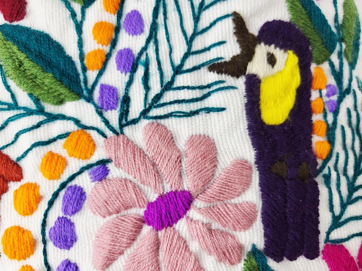 handbestickte und gewebte Kissenhülle, Kissenhülle mit Tiermuster