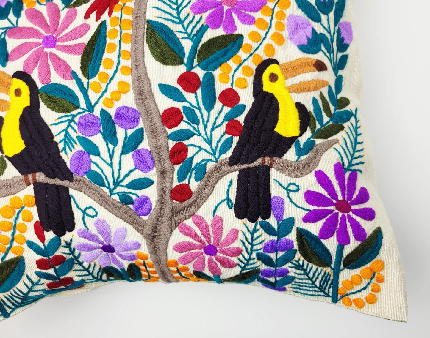handbestickte und gewebte Kissenhülle, Kissenhülle mit Tiermuster