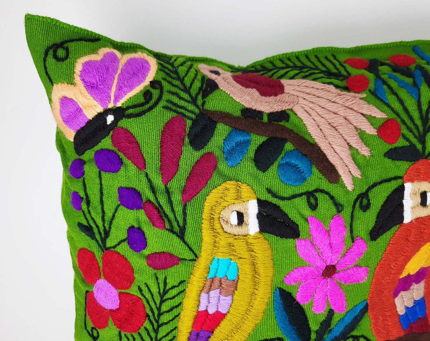 Kissen mit Tiermuster, handbestickt und gewebt in Mexiko von Indigenen Frauen