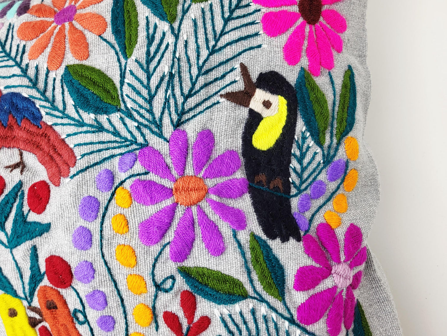 Mexikanischer handgemachter Kissenbezug, Tier und Pflanzen Stickmuster, Boho Kissenhülle