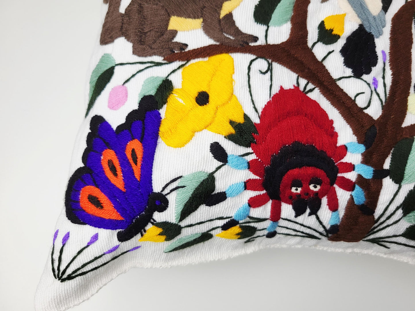 Mexikanischer handbestickter traditioneller Kissenbezug, Dekokissen mit Tiermuster, mexikanisches buntes Dekor