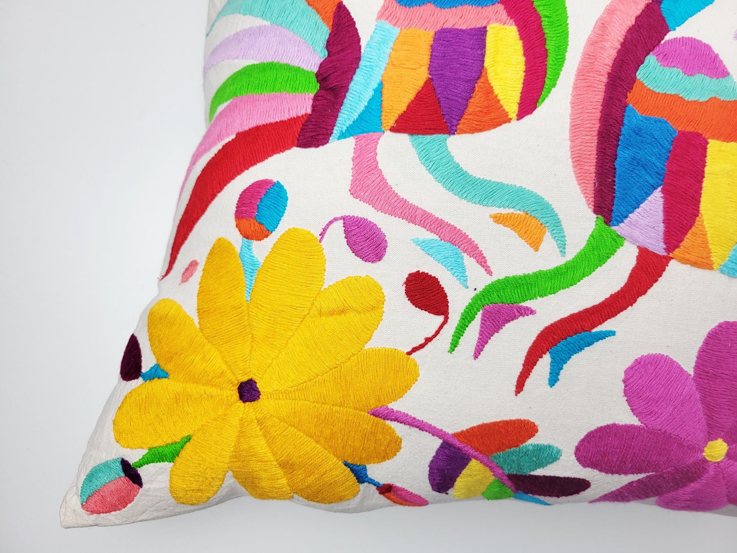 Mexikanischer handbestickter Kissenbezug aus Tenango de Doria Hidalgo, Otomi Kissen