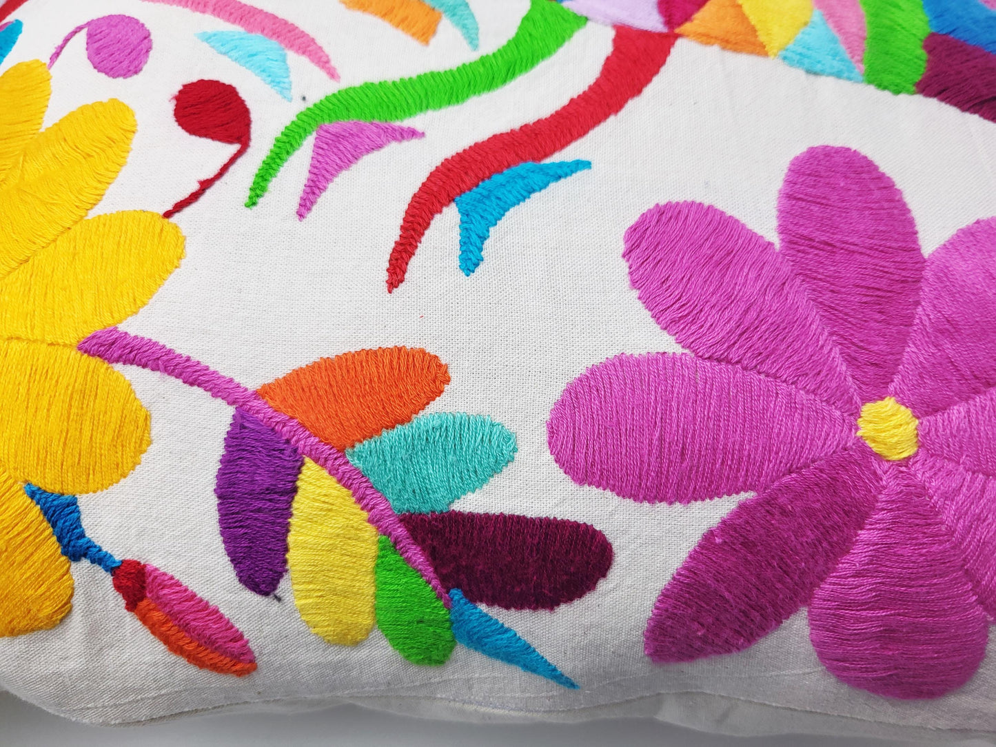 Mexikanischer handbestickter Kissenbezug aus Tenango de Doria Hidalgo, Otomi Kissen