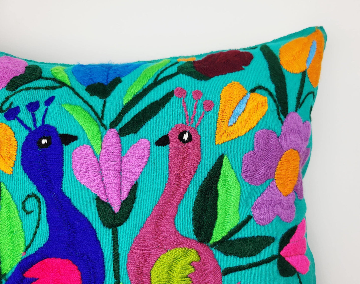 Kissen mit Tiermuster, handbestickt und gewebt in Mexiko von Indigenen Frauen