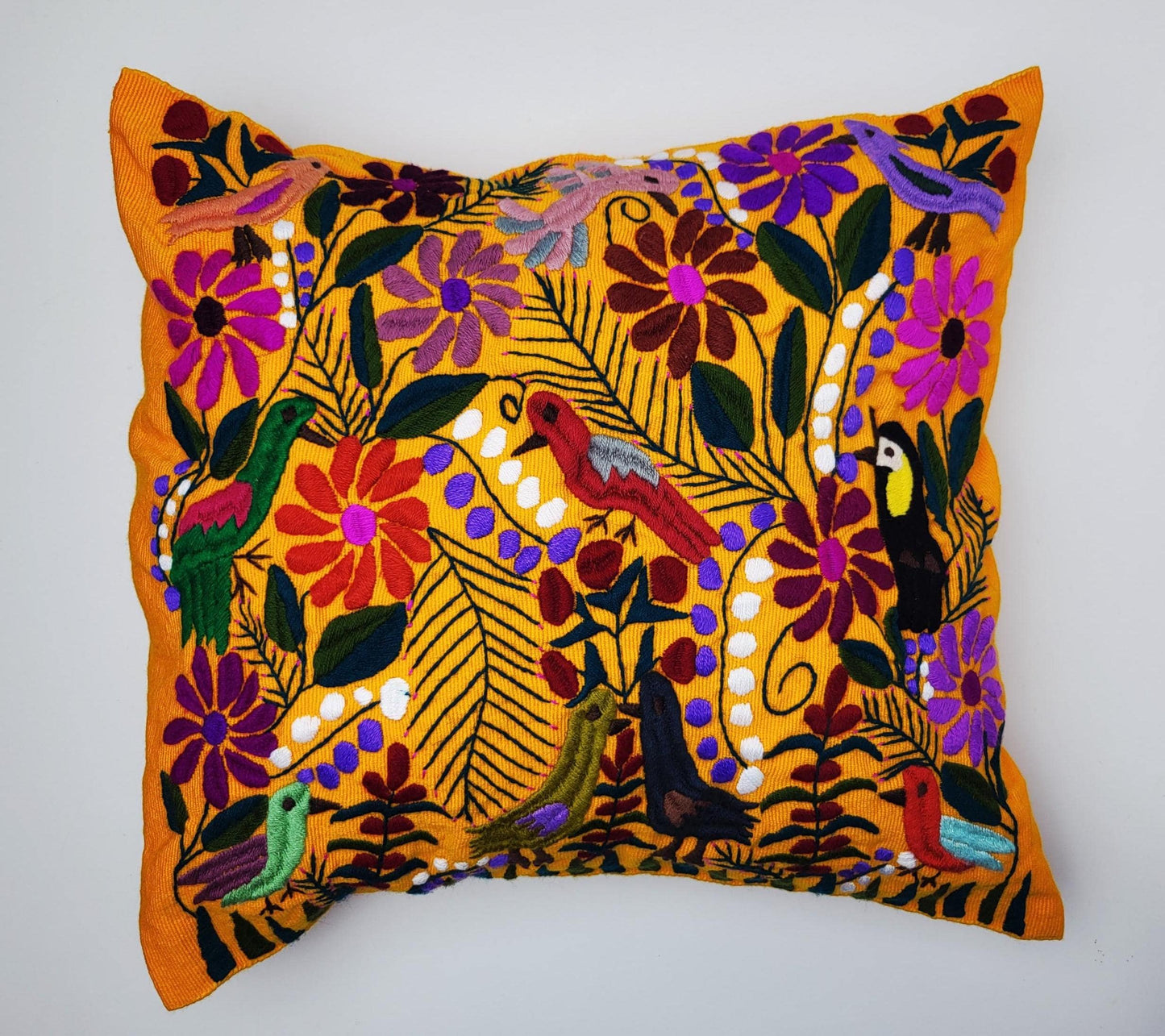 Kissen mit Tiermuster, handbestickt und gewebt in Mexiko von Indigenen Frauen