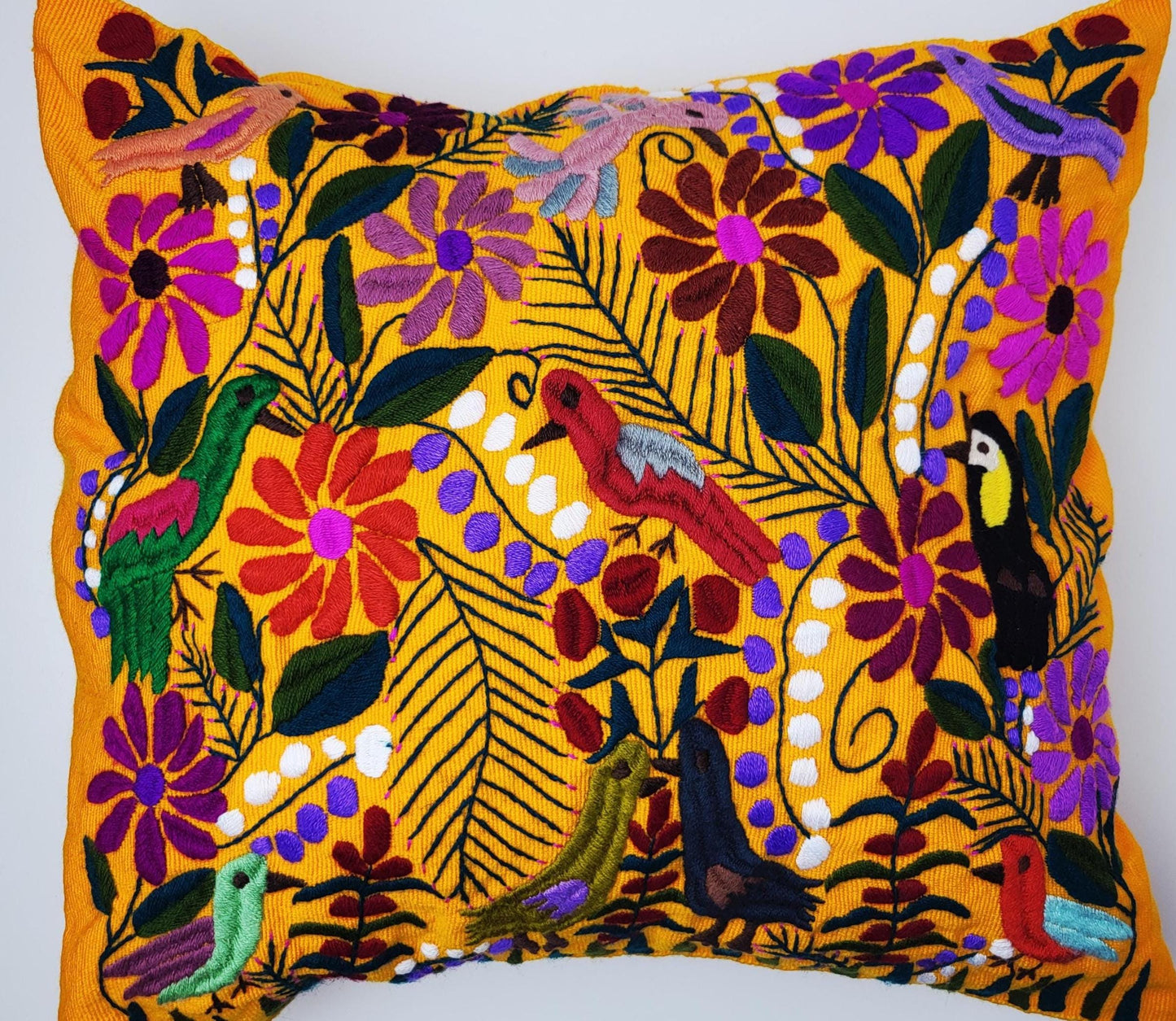 Kissen mit Tiermuster, handbestickt und gewebt in Mexiko von Indigenen Frauen