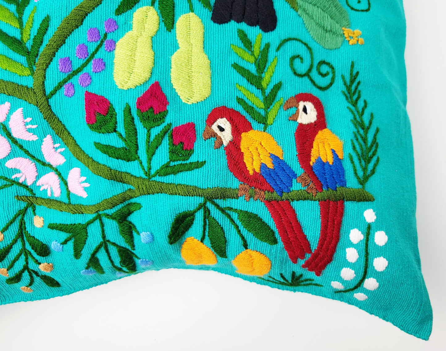 Handbestickter Kissenbezug Mexiko | Bunte Tiermuster | Fairtrade Dekokissen Chiapas | Unikat Maya Textilkunst | Boho Ethno Deko