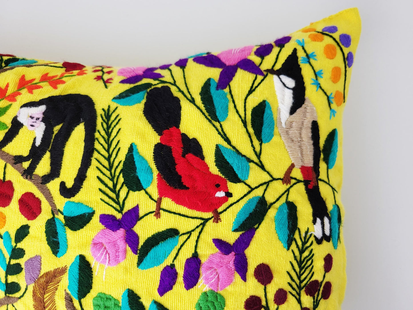 Handbestickter Kissenbezug Mexiko | Bunte Tiermuster | Fairtrade Dekokissen Chiapas | Unikat Maya Textilkunst | Boho Ethno Deko