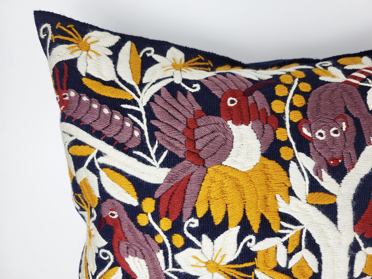 Handbestickter Kissenbezug Mexiko | Bunte Tiermuster | Fairtrade Dekokissen Chiapas | Unikat Maya Textilkunst | Boho Ethno Deko