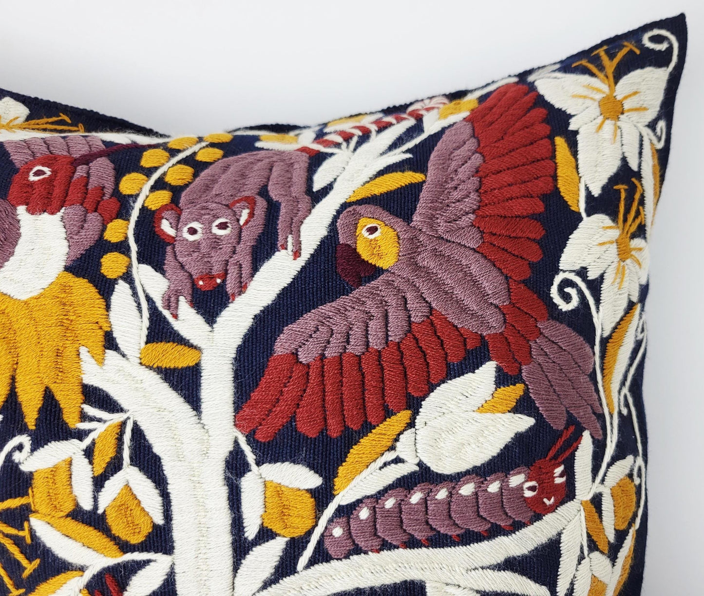 Handbestickter Kissenbezug Mexiko | Bunte Tiermuster | Fairtrade Dekokissen Chiapas | Unikat Maya Textilkunst | Boho Ethno Deko