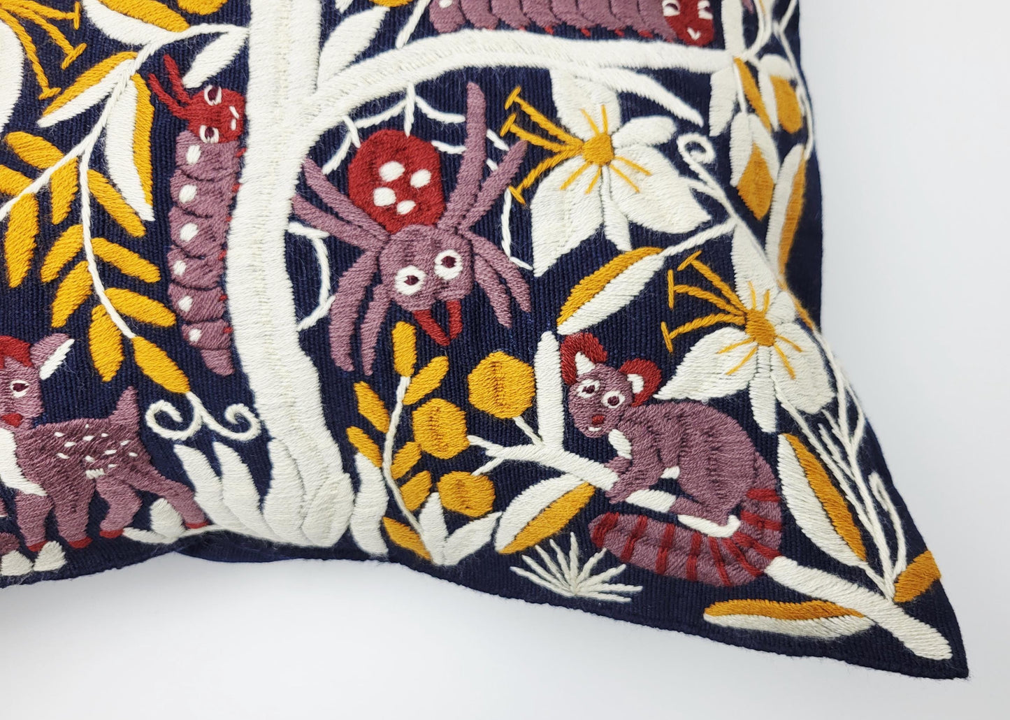 Handbestickter Kissenbezug Mexiko | Bunte Tiermuster | Fairtrade Dekokissen Chiapas | Unikat Maya Textilkunst | Boho Ethno Deko