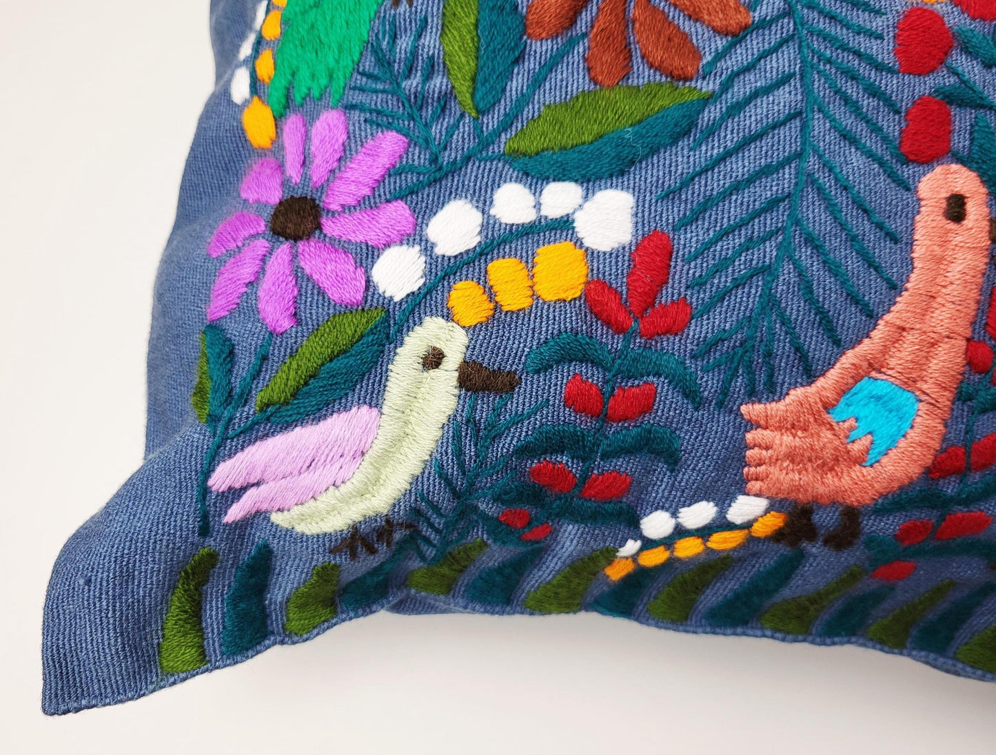 Handbestickter Kissenbezug Mexiko | Bunte Tiermuster | Fairtrade Dekokissen Chiapas | Unikat Maya Textilkunst | Boho Ethno Deko