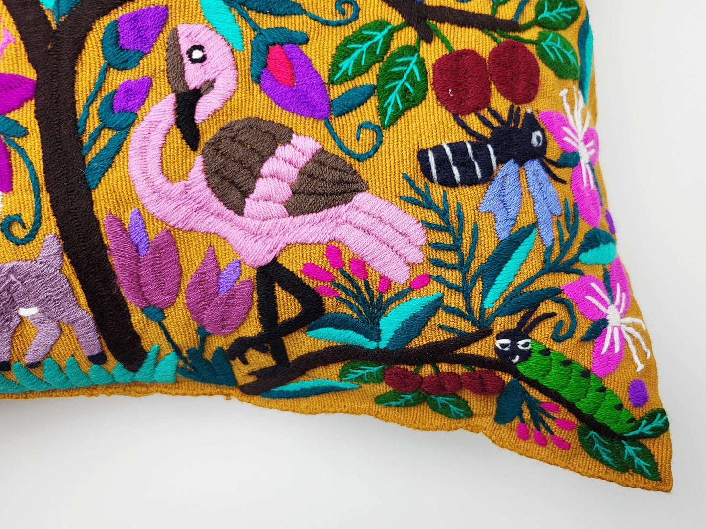 Handbestickter Kissenbezug Mexiko | Bunte Tiermuster | Fairtrade Dekokissen Chiapas | Unikat Maya Textilkunst | Boho Ethno Deko