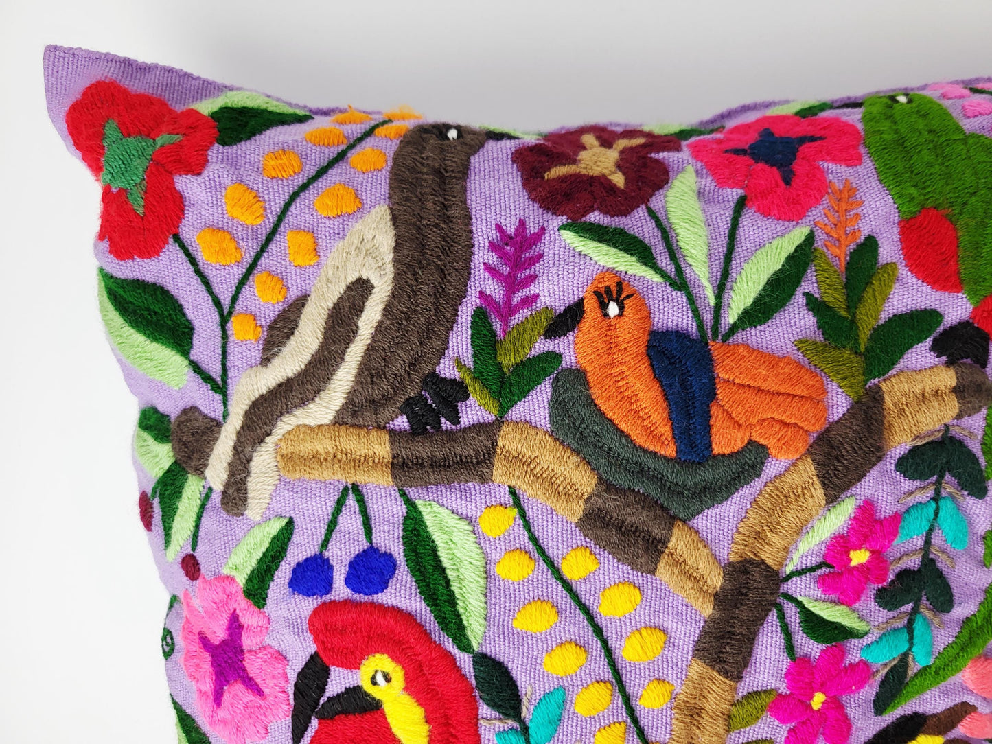 Handgewebtes & Handbesticktes Dekokissen aus Mexiko – Direkt von Maya-Kunsthandwerkerinnen